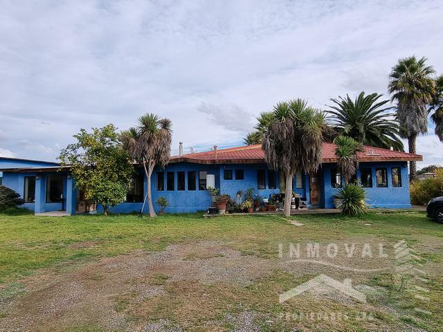 HERMOSA PARCELA CON CASA EN LA CRUZ.