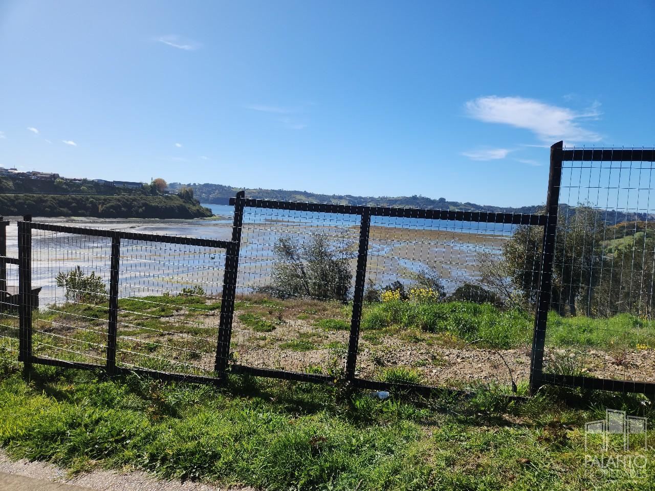 Inmueble urbano en Castro, con borde y acceso a mar, cercano a Palafitos.