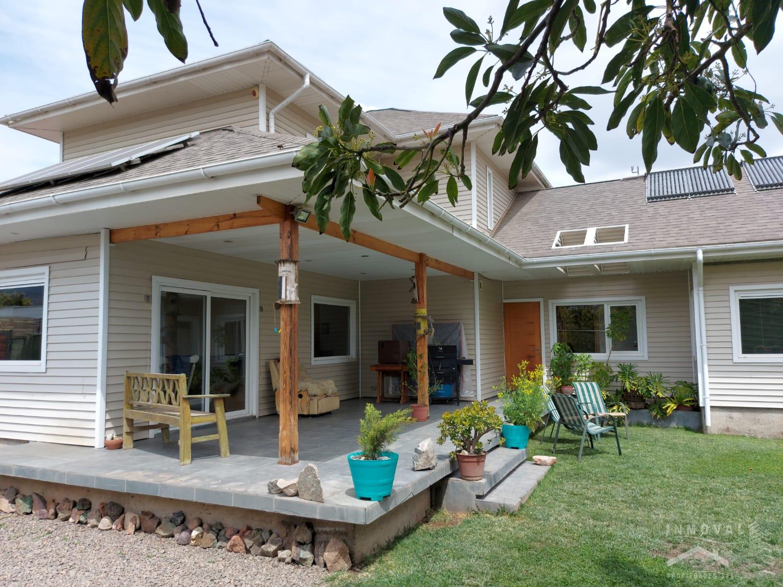 HERMOSA CASA CON AMPLIO TERRENO EN LA CRUZ.