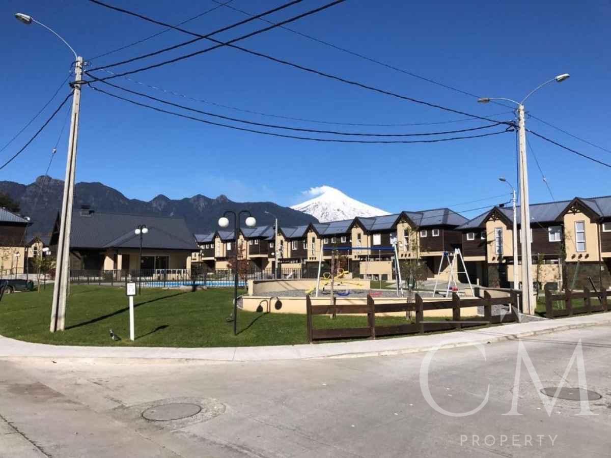 SE  VENDE CASA  INDEPENDIENTE  , CONDOMINIO LOS ROBLES DE PUCON