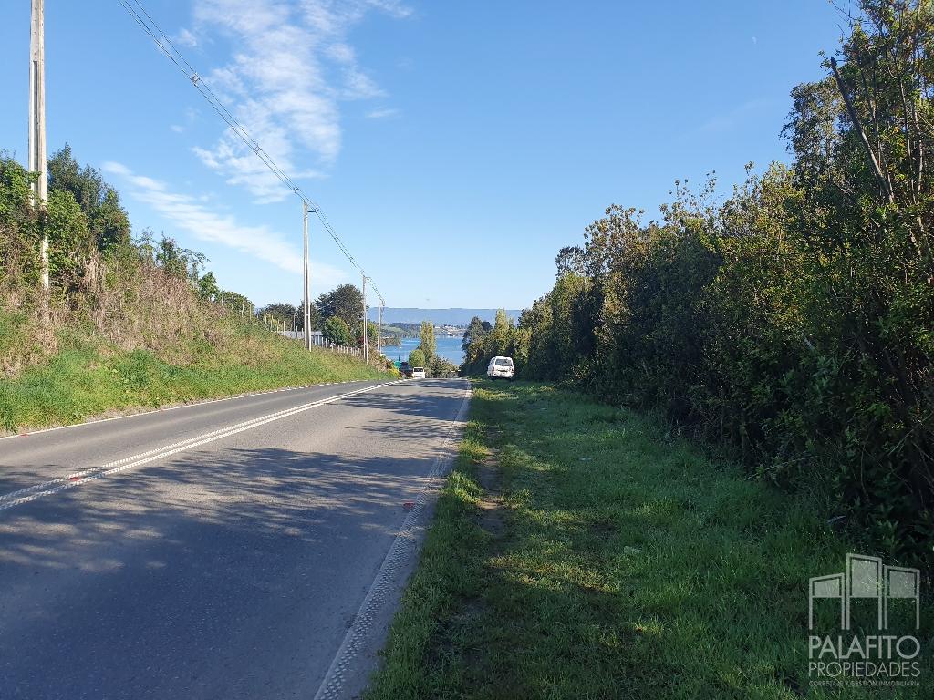 Inmueble deslinda con mar y también con RUTA Chonchi - Queilen. Chiloé.