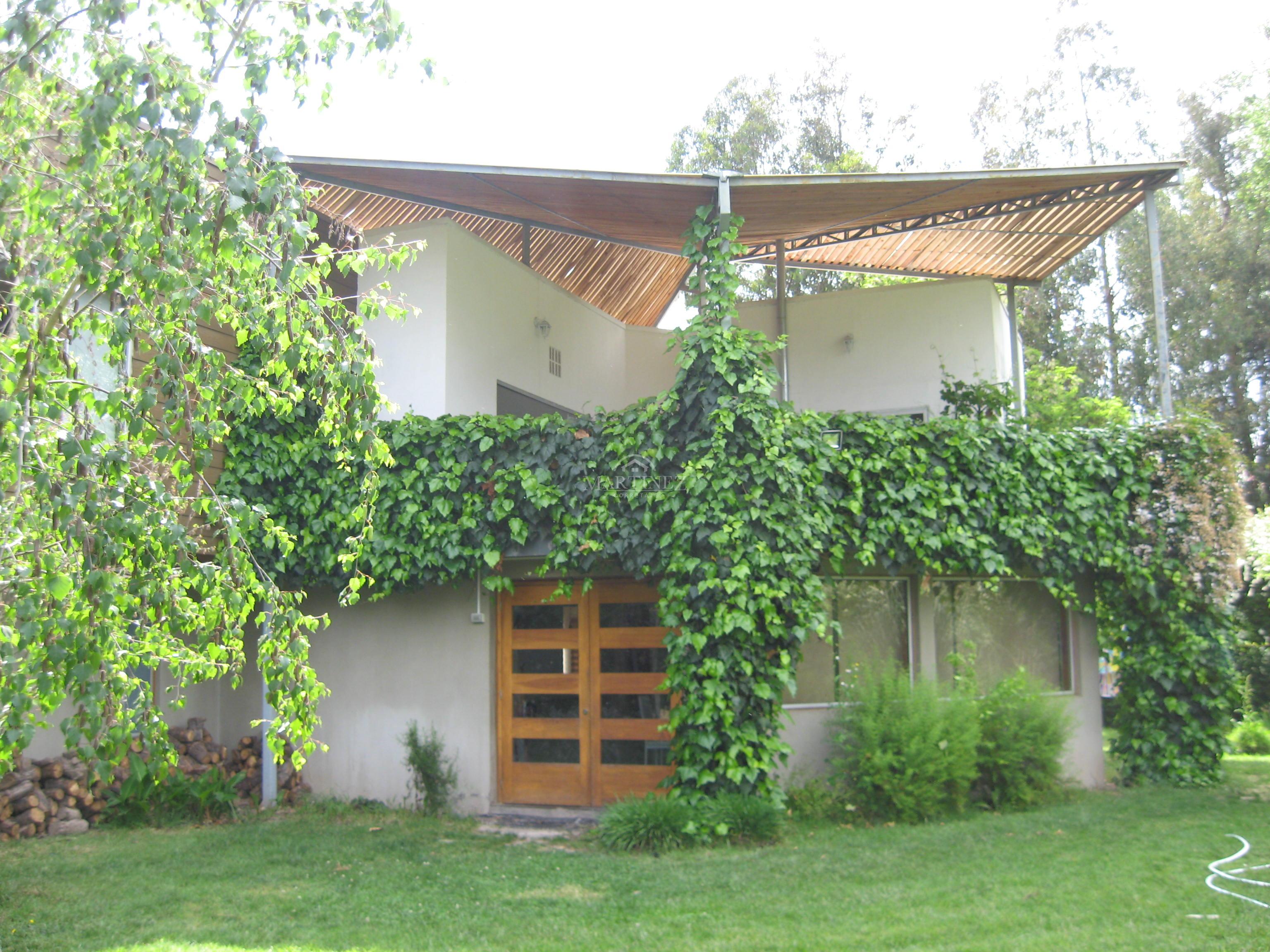 Moderna casa ubicada en Linderos, Buin  Cercana a ruta 5 Sur